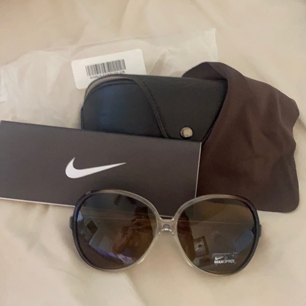 NWT women’s Nike Sun Luxe EVO-650 Nike Optics sunglasses.
